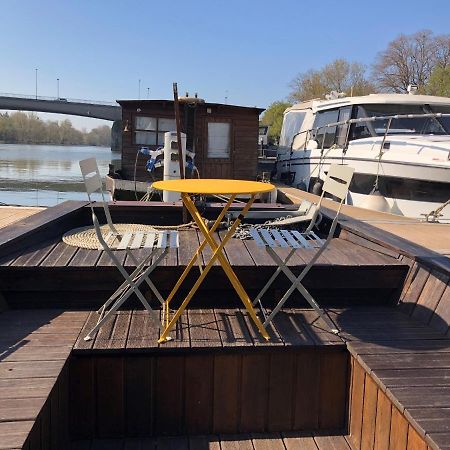 Logement Insolite La Toue Cabanee Centre Ville Angers Exterior photo
