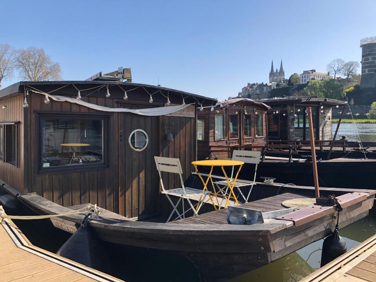 Logement Insolite La Toue Cabanee Centre Ville Angers Exterior photo